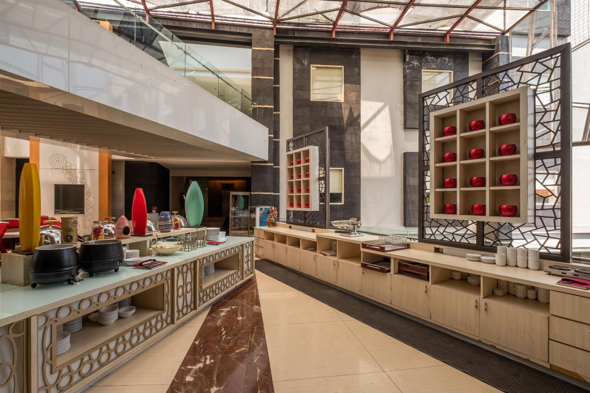 พรอเมอนาด ชิฮัมเปลัส Hotel บันดุง ภายนอก รูปภาพ
