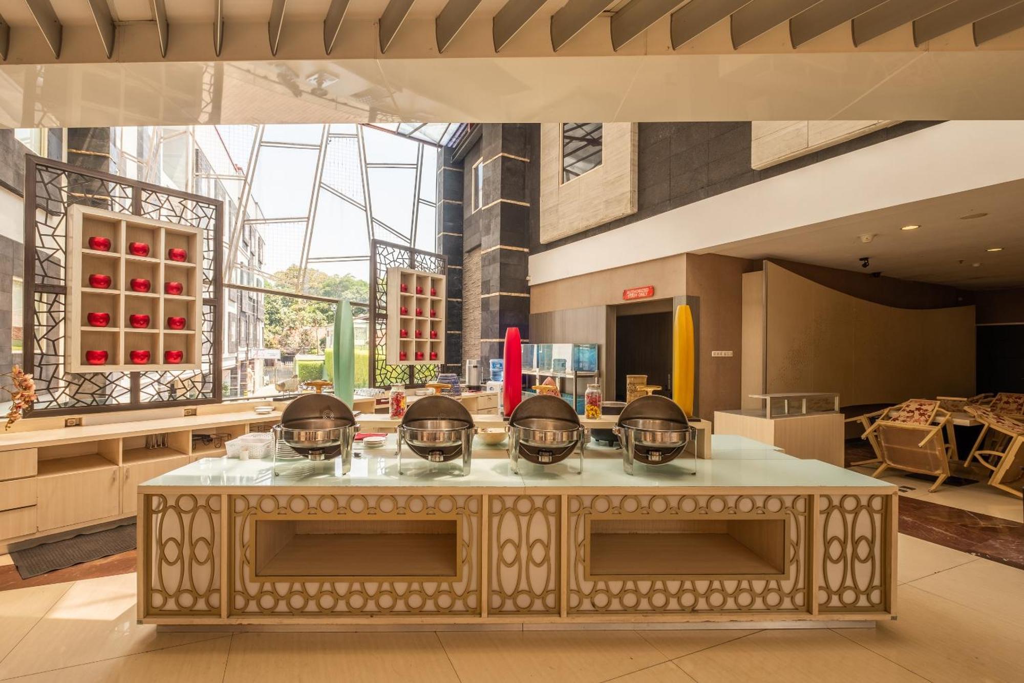 พรอเมอนาด ชิฮัมเปลัส Hotel บันดุง ภายนอก รูปภาพ