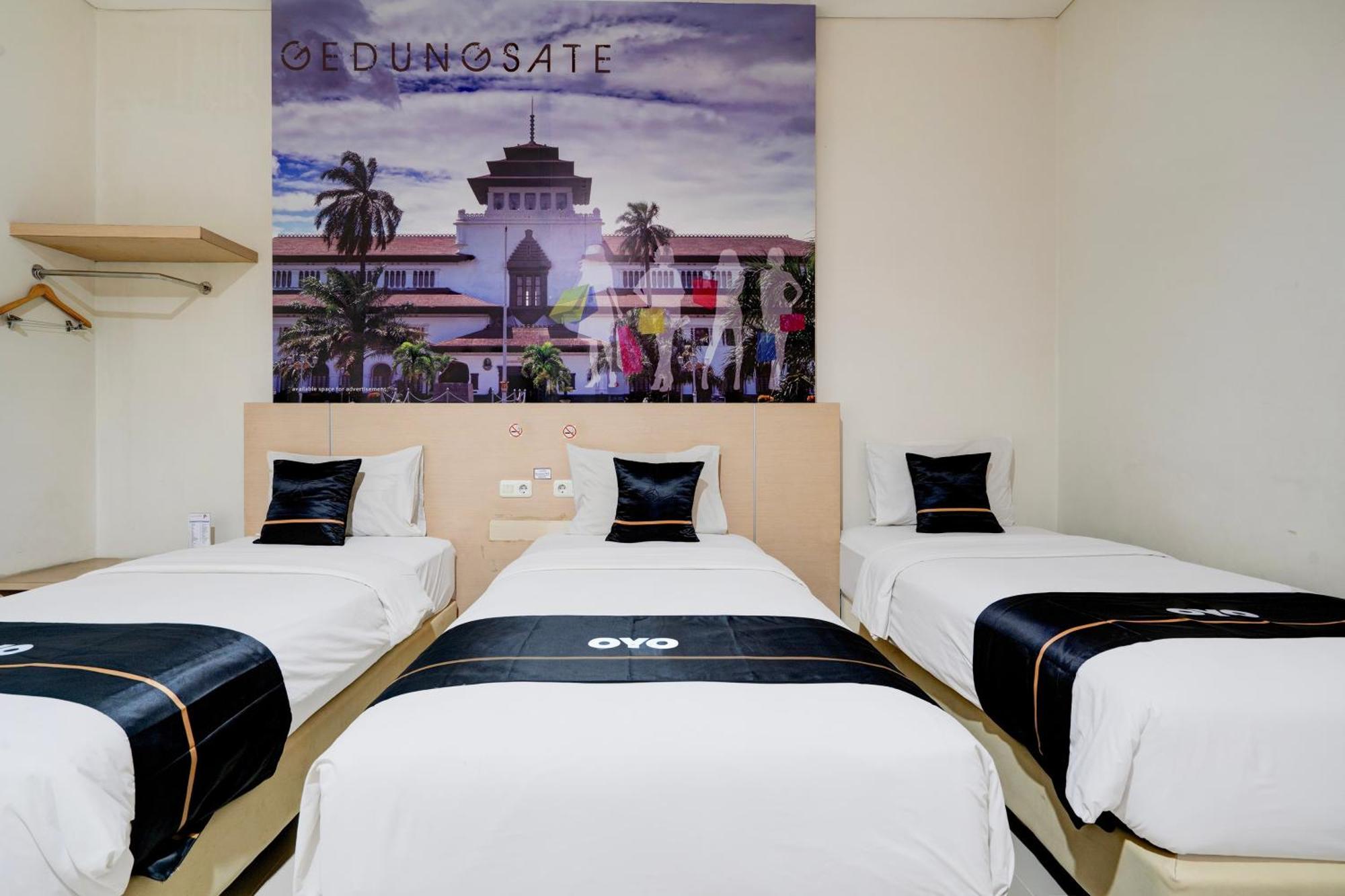 พรอเมอนาด ชิฮัมเปลัส Hotel บันดุง ภายนอก รูปภาพ