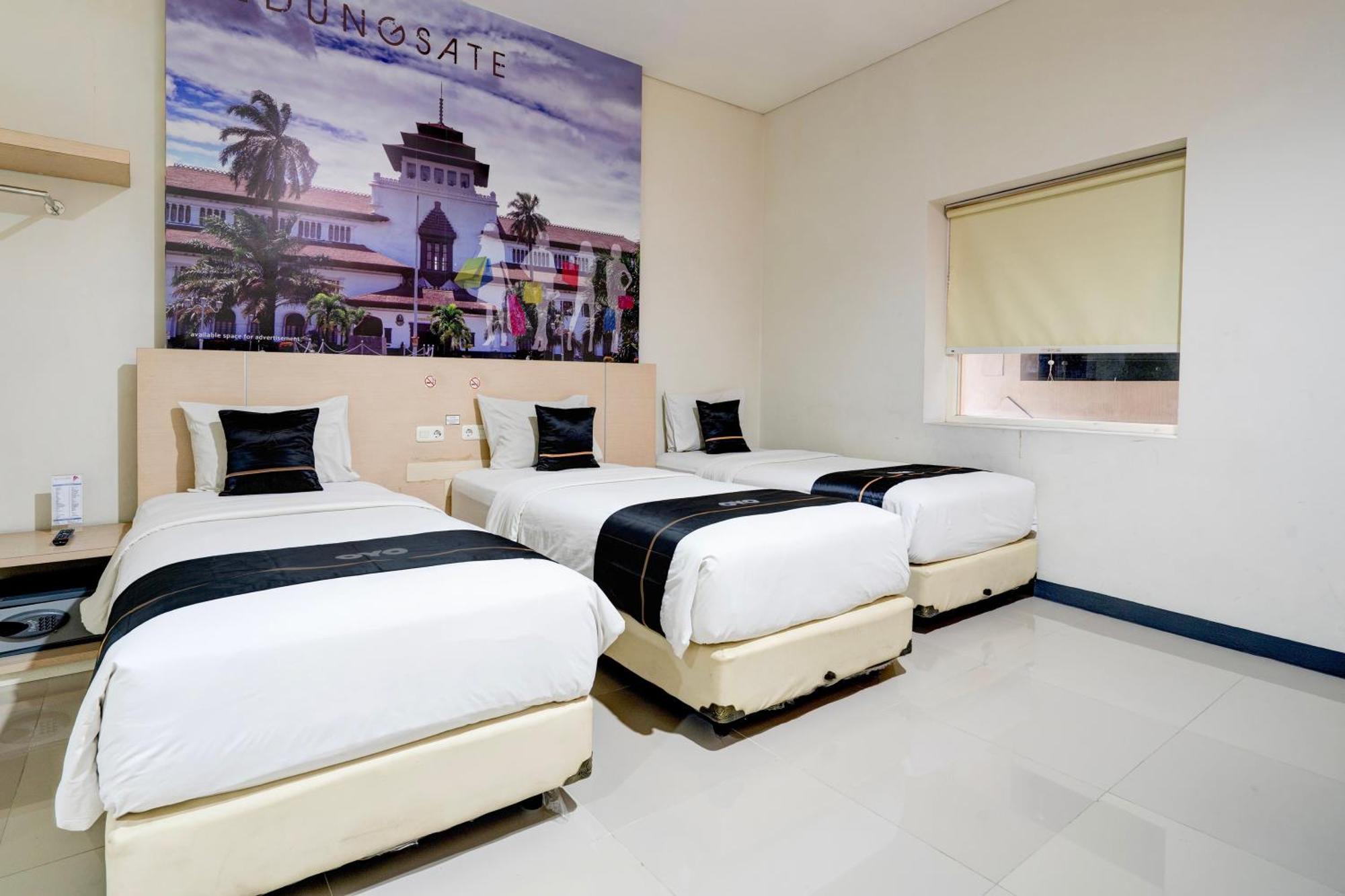 พรอเมอนาด ชิฮัมเปลัส Hotel บันดุง ภายนอก รูปภาพ