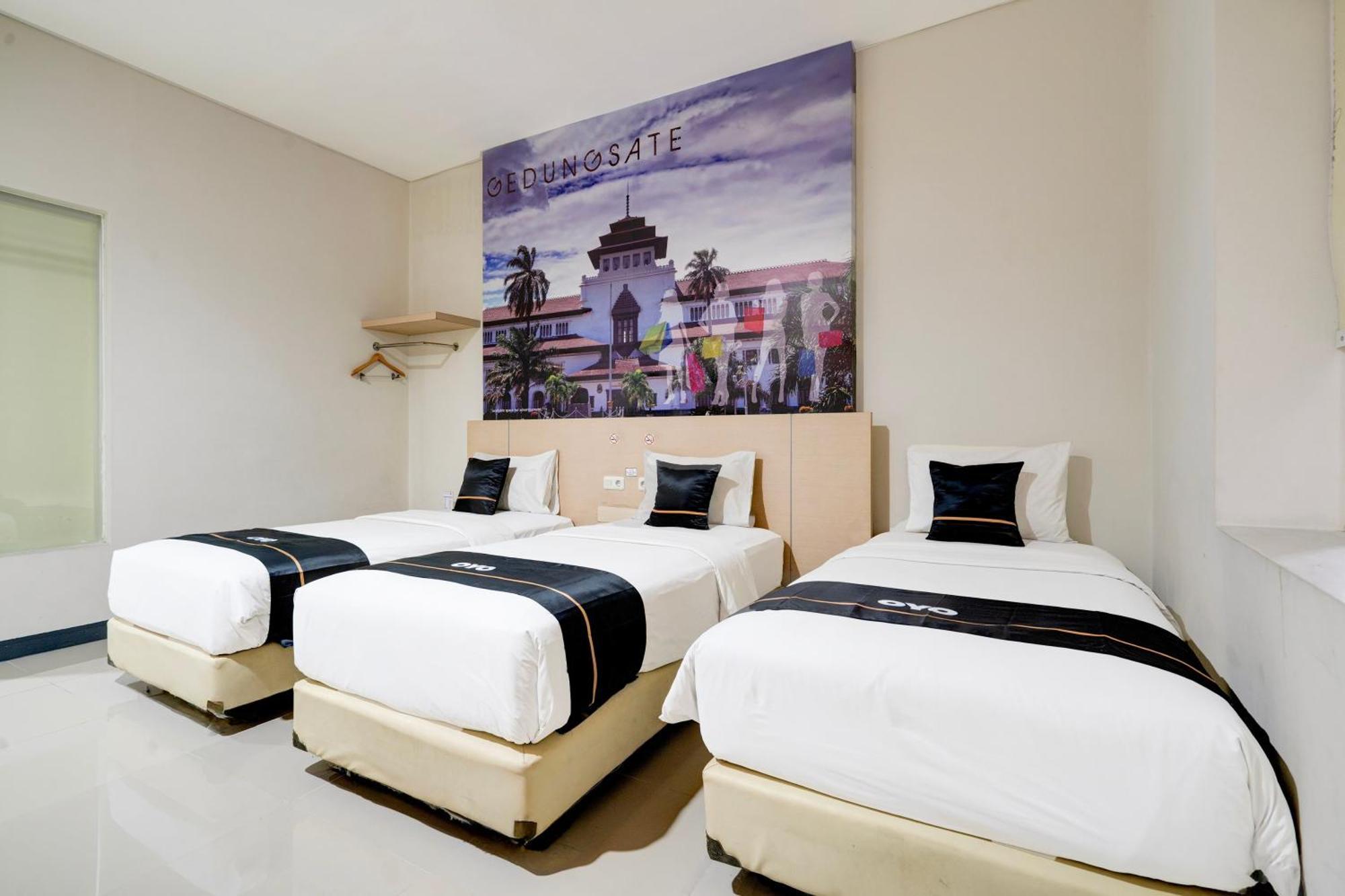 พรอเมอนาด ชิฮัมเปลัส Hotel บันดุง ภายนอก รูปภาพ